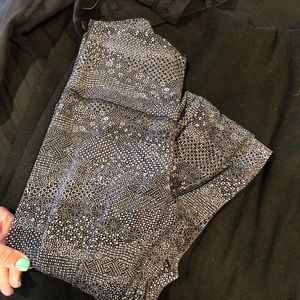 Lululemon Aligns Patterned, Size 6